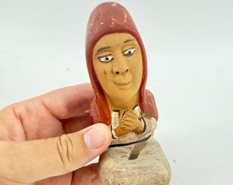 Peruvian Clay Ocarina Whistle Folk Art Woman 4.5" Nativity Praying Figurine