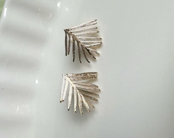 Pendientes de botón con forma de hoja de oro