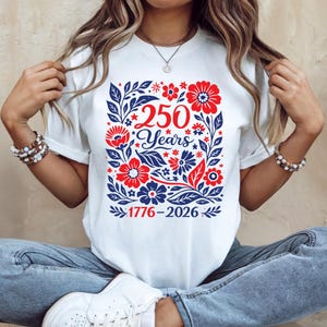 Floral USA 250 Shirt, 1776 2026 Patriotic Shirt, America 250th Anniversary Tee, Vintage USA Shirt, Fourth of July Shirt, Coquette Patriotic zdjęcie 1