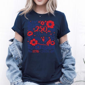 Floral USA 250 Shirt, 1776 2026 Patriotic Shirt, America 250th Anniversary Tee, Vintage USA Shirt, Fourth of July Shirt, Coquette Patriotic zdjęcie 4