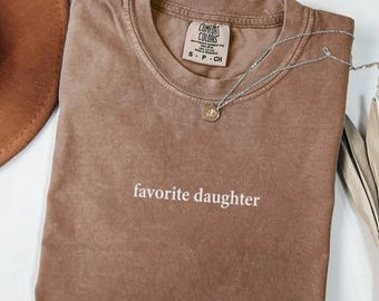Comfort Colors® Minimalist Favorite Daughter Shirt – Simple Quote Graphic Tee, Funny Family Gift Top, Everyday Casual Daughter Outfit