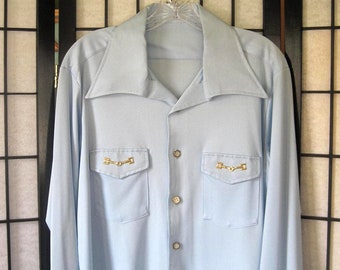 Mod Vintage Shirt 1960s 1970s Casual Button Down Light Blue Gold Tone Metal Snaffle Bits Unisex 42 42.5 Medium