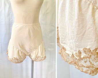 Vintage French 1920s 1930s Tap Pants Silk Beige Point d’Alencon Lace 27 28 Waist M L Medium Large Panty Knickers Made in France