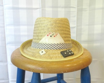 Vintage Straw Hat 1950s 1960s Unique Fedora with Dice Dominoes Playing Cards Rat Pack Dead Stock MCM Fashion Las Vegas 22 1/4 Large L NWT