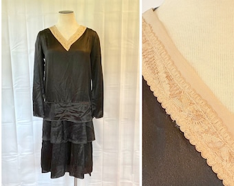 Vintage jaren 1920 jaren 1930 zwarte zijden jurk beige kant art deco nouveau flapper cocktailparty evenement 36 medium antieke zijden crêpe jurk