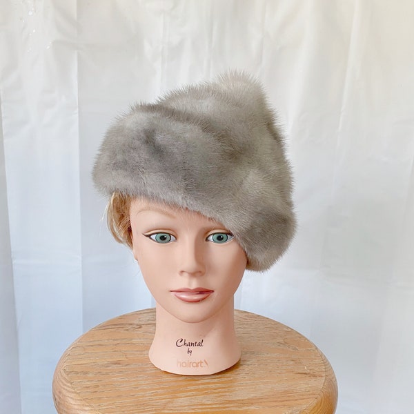 Chic 1960s Vintage Mink Fur Hat 22.5 Chapeaux Silver Gray Pixie Beret Peaked Top