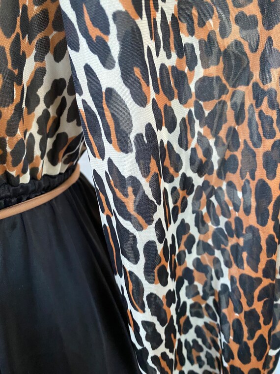 Vintage 1970s Vanity Fair Loungewear Robe Leopard… - image 7