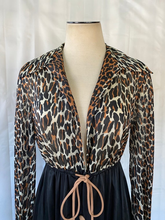 Vintage 1970s Vanity Fair Loungewear Robe Leopard… - image 8