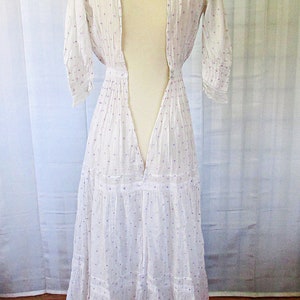 Antique Victorian Dress 1890s 1900s White Cotton Batiste Purple Dots Lace 29 30 Inch Bust Long Romantic Vintage Wedding XXS XS image 6