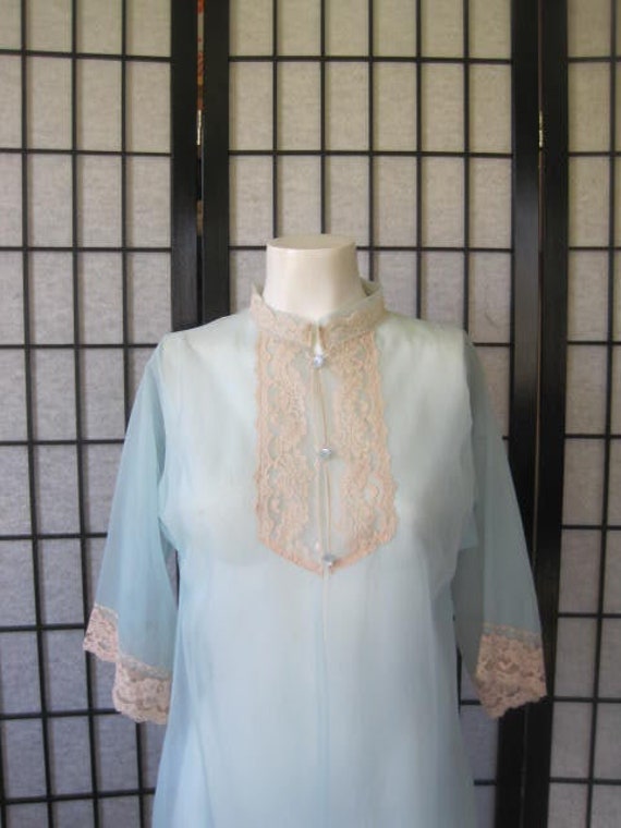 Vintage 1960s 1970s Peignoir Robe Sheer Bathrobe Ligh… Gem