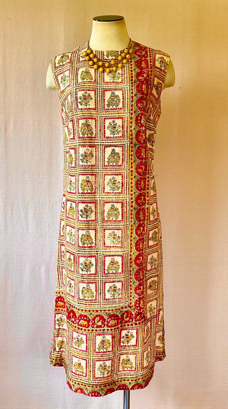 Vintage Ethnic Dress 1960s Indian Print Elephants Birds Summer Shift 38 Bust Medium Large Beige Red Green Yellow image 2