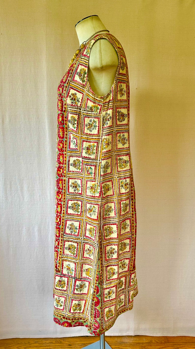 Vintage Ethnic Dress 1960s Indian Print Elephants Birds Summer Shift 38 Bust Medium Large Beige Red Green Yellow image 6