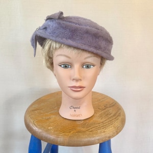 Vintage 1940s 1950s Fur Felt Hat Purple Mauve with Rhinestone Ornament and Bow Pinehurst New York