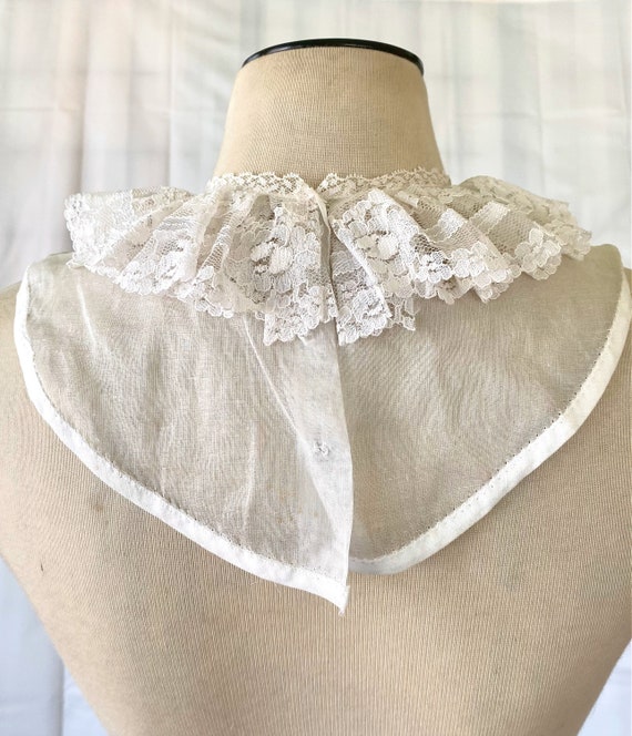 Vintage 1950s White Lace Dickie Floral Ruffle Bib… - image 6