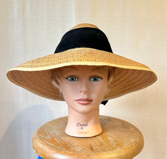 Vintage 1940s 1950s Straw Hat Wide Brim With Black Velvet  display picture 1