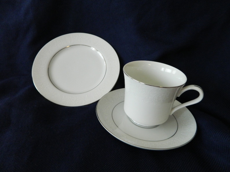 Saucer s Crown Victoria Fine China LOVELACE