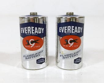 Vintage Eveready 9 Lives Flashlight Batteries Union Carbide No. 935 Size C