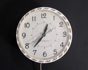 Vintage 60s GE Round Wall Clock Leaf Motif White Made in USA