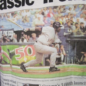 Vintage Front Pages Tony Gwynn T-shirt 90s Baseball Newspaper Picture Tee Large image 7