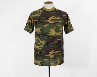 Camiseta vintage de camuflaje con bolsillo NOS, verde militar, de los años 70 (talla mediana)