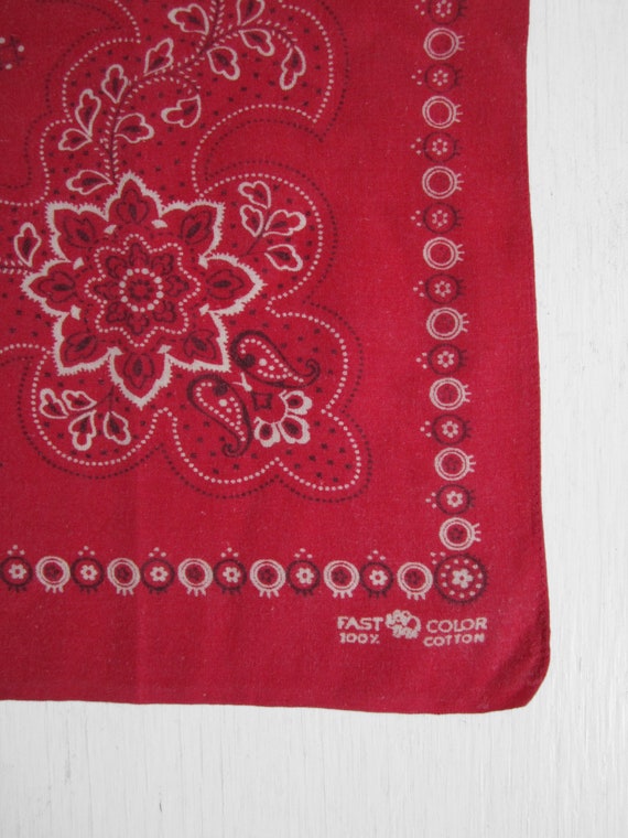 Vintage 50s Elephant Trunk Up Bandana Turkey Red E