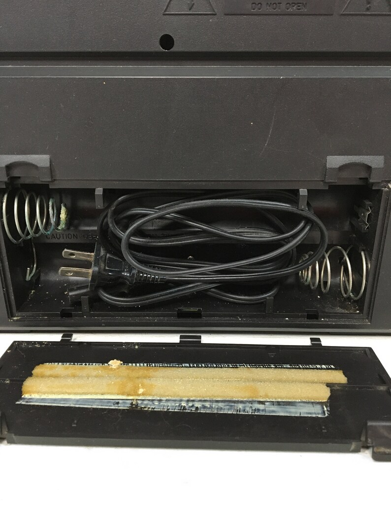 Vintage 80s Ghetto Blaster Magnavox Super Tandem D 8330 Boombox AMFM Cassette