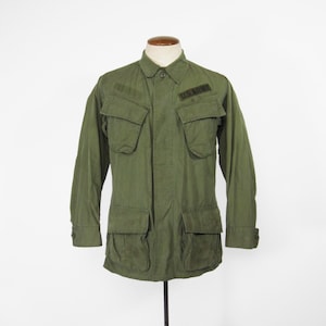 ジャケット・アウター MILITARY SLANT POCKET JUNGLE JACKET Genuine Vietnam Era Slant Pocket Jungle Jacket Size Large