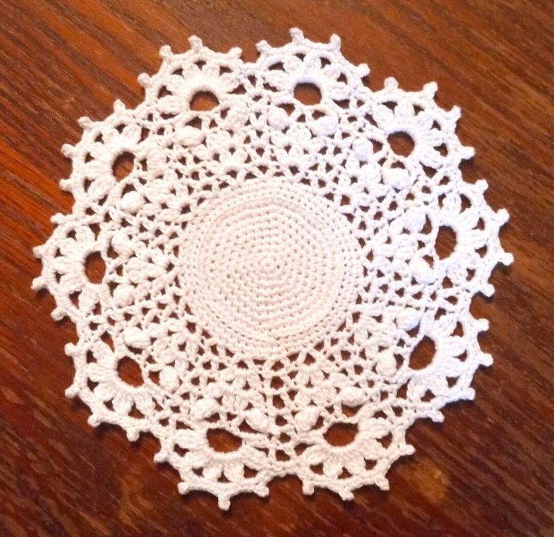 かぎ針編みの小さな白いドイリー（商品番号 026） - Etsy 日本