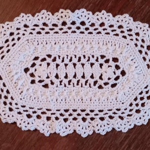 Crocheted Small White Oval Doily (030)