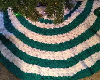 Crocheted Christmas Tree Skirt  (aj4)