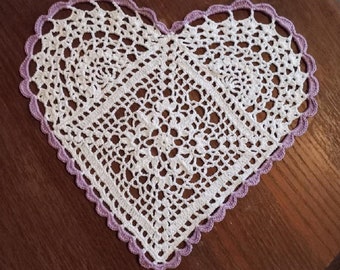 Heart Shaped Doily - White & Violet (p54v)