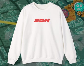 Sudadera bordada de cuello redondo con diseño de superhéroe de Dispatch SDN