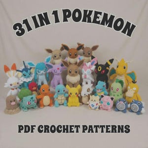 Può includere: Un gruppo di 31 personaggi Pokémon all'uncinetto, tra cui Eevee e Pikachu, è esposto. L'immagine presenta il testo "31 IN 1 POKEMON" e "PDF CROCHET PATTERNS", indicando un set di modelli all'uncinetto.