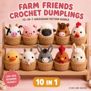 Puede incluir: Un paquete de 10 patrones amigurumi titulado Farm Friends Crochet Dumplings que presenta diez figuras de animales tejidas a ganchillo en cestas de color canela. Los animales incluyen una vaca, cerdo, oveja, caballo, pollo, pato, cabra, burro, gallo y llama.