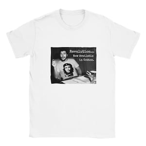 Rolig Che Guevara T-shirt – Revolution… Nu tillgänglig i bomull – Parodi-T-shirt – Politisk satir – Gildan® 64000 Unisex rundhalsad t-shirt