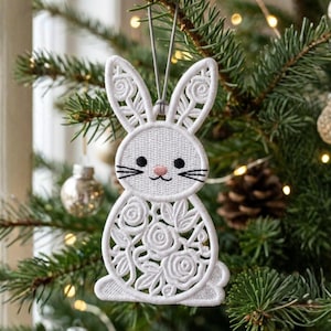 フリースタンディングレースウサギ刺繍デザイン、花柄ウサギオーナメント（4x4フープ）（即時ダウンロード）