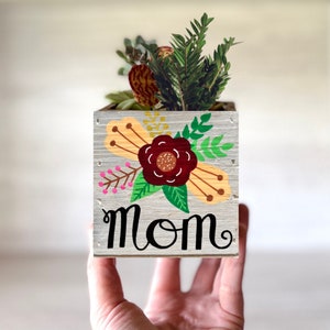Personalized Mom Planter Gift, Flower Pot, Succulent Planter, Gift for Grandma, Birthday, Father's Day Gift