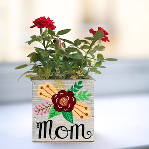 Personalized Floral Wood Planter: Gift for Mom, Nana, Mother's Day