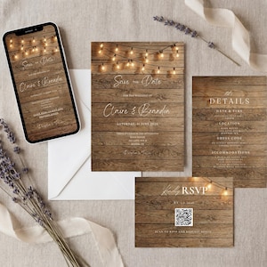 Peut inclure: Un ensemble de faire-part de mariage rustiques avec un motif de planches de bois et des guirlandes lumineuses. L'ensemble comprend une carte Save the Date, une carte de détails, une carte RSVP et un smartphone affichant le même design.