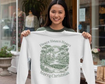Cajun Toile Weihnachts Sweatshirt - Alligator Schlitten & Heaux Heaux Heaux | Sumpf Urlaub Rundhalsausschnitt | Louisiana Weihnachtspullover | Bayou Weihnachtsmann