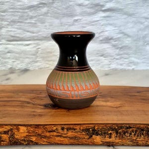 Etched Navajo (Dine) Native American Miniature Pottery Clay Vase Artist Signed 3" x 2.5"