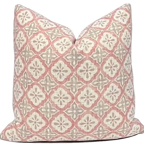 Poszewka na poduszkę w kolorze marokańskim w kolorze koralowo-różowym: designerska poduszka Kravet