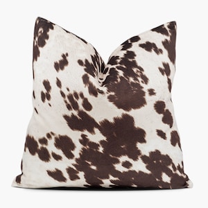 Housse de coussin imitation cuir de vachette marron : décoration style ferme western