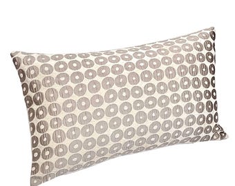 Capa de almofada Mirabelle Doe com estampa geométrica contemporânea de bolinhas | Almofadas decorativas para casa