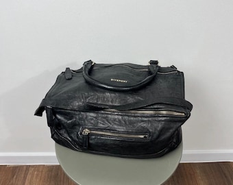 Borsa a tracolla grande in pelle nera anticata Givenchy Pandora Vintage