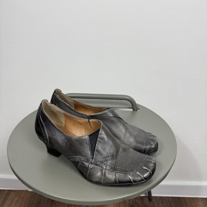 womens grey dress shoes low heel Crafted in leather and