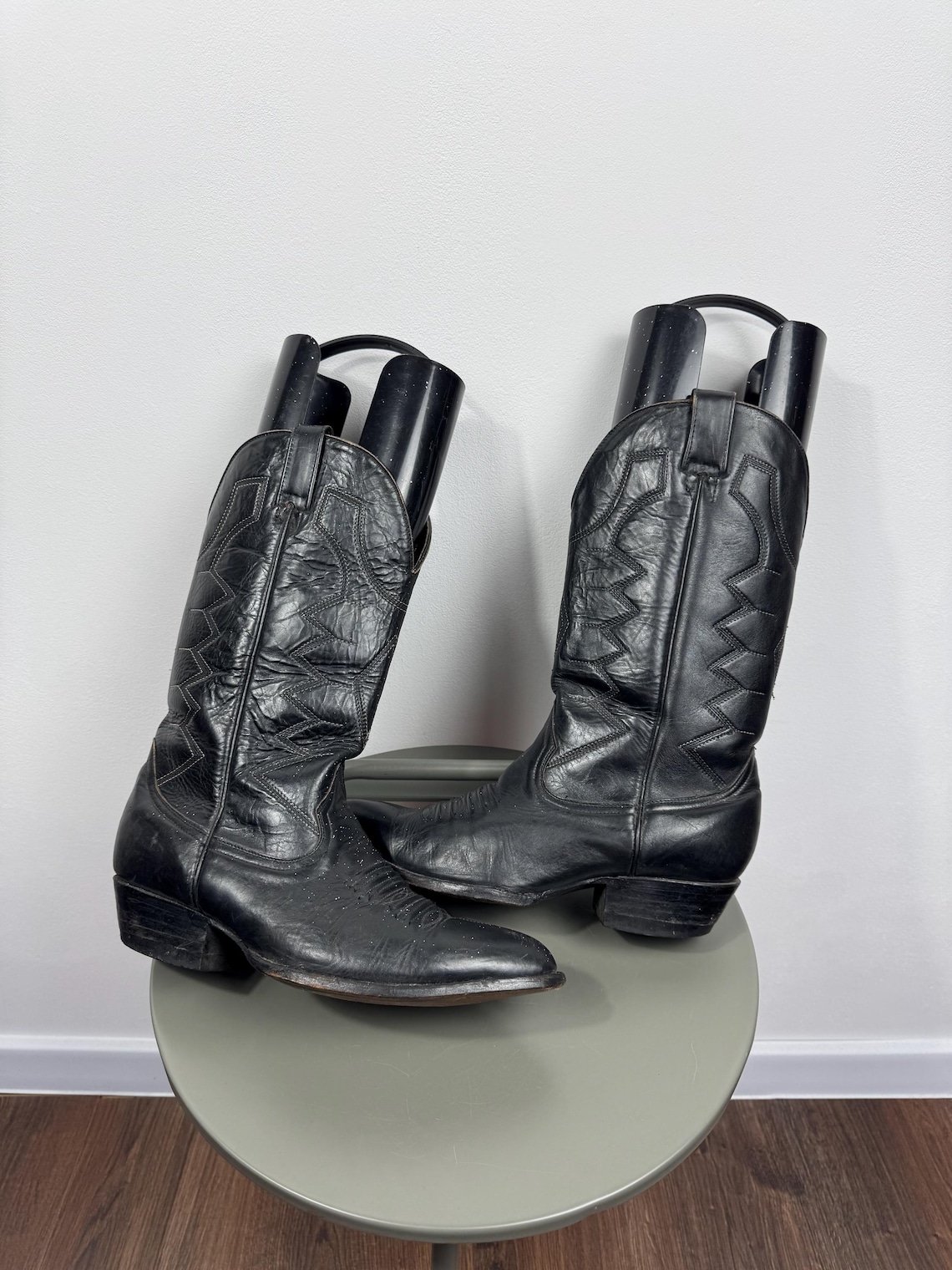 Vintage Black Leather Cowboy Western Boots Black Leather Size 43 EU, foto 1 di 5