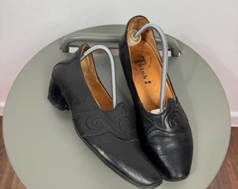 Think Black Leather Heels Pumps EU 38 Vintage Comfort Shoes Low Block Heel