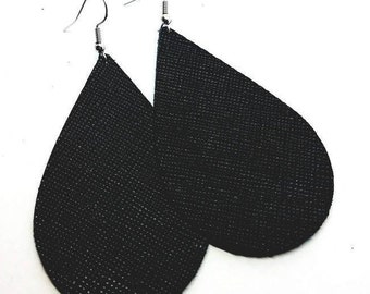 Leder Ohrringe schwarz saffiano handmade by Hammered Love Letters