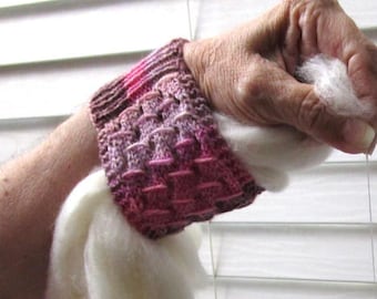 KNITTED Wrist Distaff Pattern